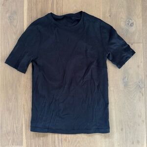 Lulu LAB tight black t-shirt